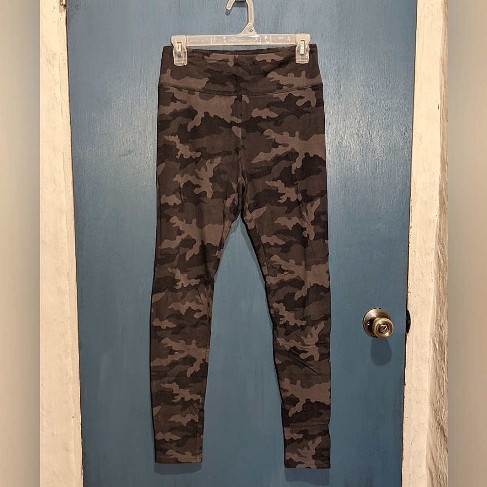 Wild Fable Camo Leggings Small